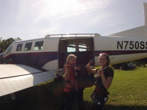 Steffi auf dem Weg zum Skydiving