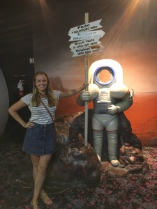 Cathrin mit Astronaut