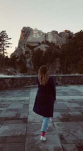 Franziska in Mount Rushmore, USA